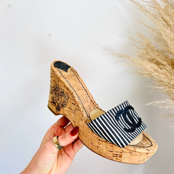 CHANEL Black White Stripe Canvas CC Logo Tan Beige Cork Wedge Sandal Slides 37.5 - Picture 8 of 16